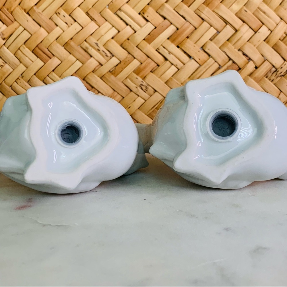 Salt & Pepper Shakers - Picture 4 of 6